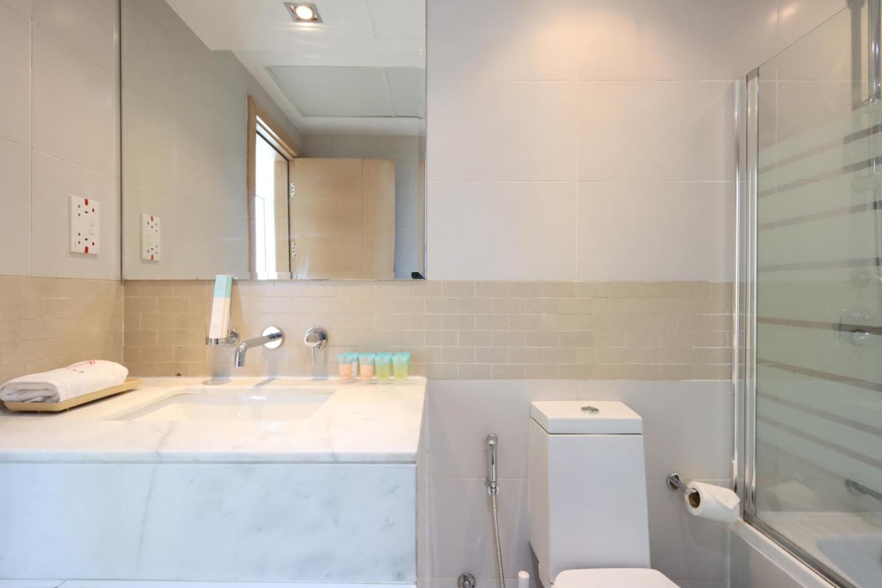 Livbnb- 1bw Marina View, Pool, Walk To Attractions * Dubai
